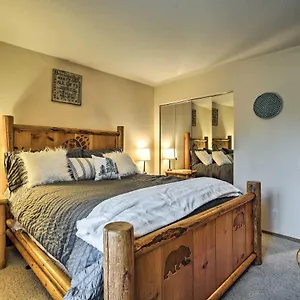  Apartment Nature Escape Hot Tub Access! United States