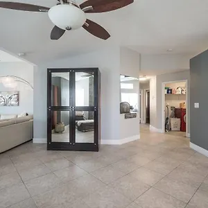  Holiday home Modern Home! Pool & Jacuzzi United States